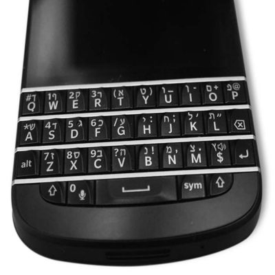 חריטת עברית על blackberry Q10